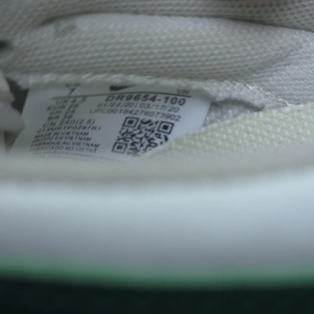 Nike Dunk Low Shoes Mens Size 7 Green White Black Leather Sneakers DR9654-100